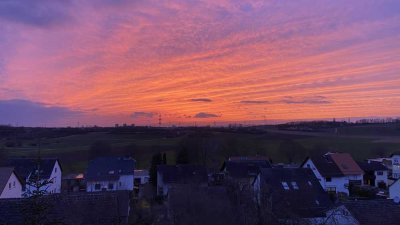 Großzügige 3,5 Zimmer-Penthauswohnung mit Balkon im gepflegten Hochaus in Flörsheim am Main