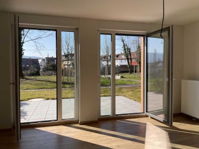 2 Zimmer mit Einbauküche & Gartenterrasse | Neubau | eigene Haustüre im Innenhof