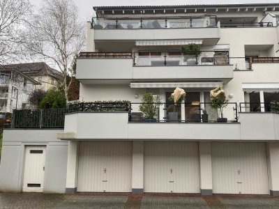 Modernisierte 3,5-Raum-Terrassenwohnung mit Balkon und Einbauküche in Weinheim