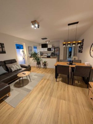 Familienfreundliche 3-Zimmer-Neubau-Wohnung mit Terrasse(n) und Garten in Kleinenbroich