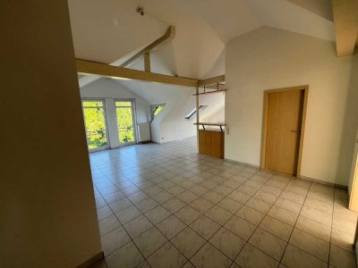 Exklusive 3-Raum-Dachgeschosswohnung mit Balkon und EBK in Ettlingen