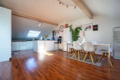 3-Zimmer-Dachgeschosswohnung mit Alpenblick – hochwertig saniert