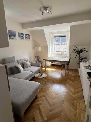 2,5-Zi.-Altbau-Whg. mit kl. Wohnküche im 3. OG in München-Nymphenburg