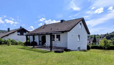 Einfamilienhaus mit Einliegerwohnung und großem Garten - in 30 Min. FR HBF