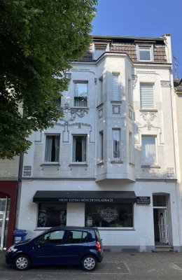 Modernisierte, helle 3-Zimmer-Jugendstil-Wohnung mit Einbauküche nahe FH bezugsfrei ab sofort