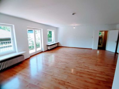 Lichtdurchflutete 4½-Zimmer-Gartenwohnung mit 2 Balkonen, schöner EBK - Privacy, S2 U-Menzing