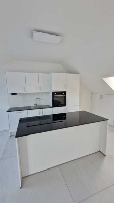 Helle 2-Zimmer Dachgeschosswohnung mit Balkon in Aschaffenburg-Leider