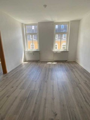 Kleine 2-Raum-Wohnung, Boden neu!!!