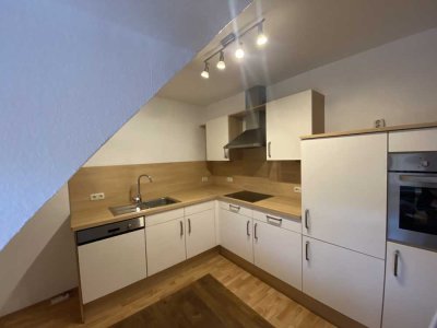 Stilvolle, modernisierte 2-Zimmer-Wohnung mit Einbauküche in Würzburg