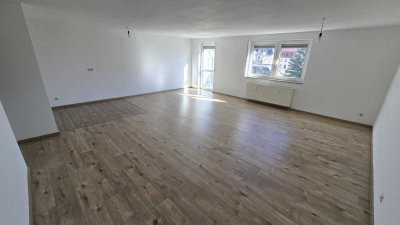 + + + 2,0-Zimmerwohnung mit riesigem Wohnzimmer und Balkon + + +
