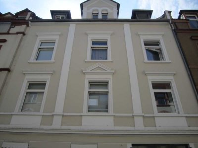Frisch Sanierte 3 1/2-Zimmer Altbau-Wohnung in Frankfurt, Bornheim