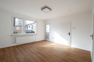 Modern wohnen in Düsseldorf – frisch renovierte 2-Zimmer-Wohnung mit Balkon und neuer Einbauküche