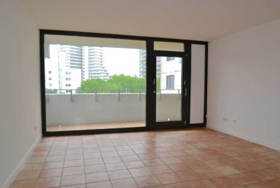 +++ Die Zeit ist reif - der (Sachsenhäuser) Berg ruft!! ++ Moderne 2-KBB in gepflegtem Hochhaus +++