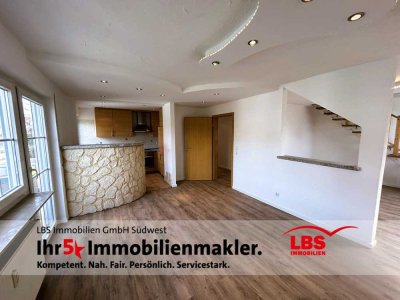 Modernes Wohnen auf zwei Ebenen - Stilvolle 3,5 Zimmerwohnung mit viel Licht und mediterranem Flair