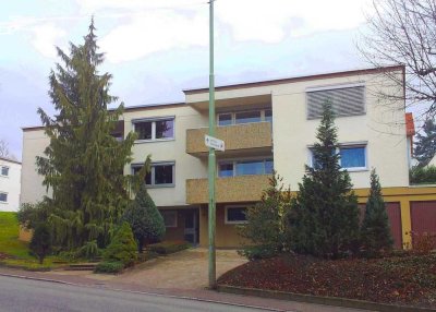 Freundliche 3,5-Zimmer-Wohnung mit gehobener Innenausstattung mit Balkon und EBK in Pforzheim