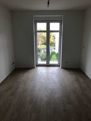 Attraktive und vollständig renovierte 3-Zimmer-Wohnung mit Balkon und EBK in Magdeburg