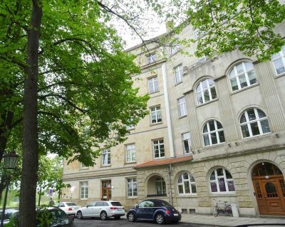 Altbau in Johannstadt...sofort frei // 2 Balkone & Tageslichtbad mit Wanne