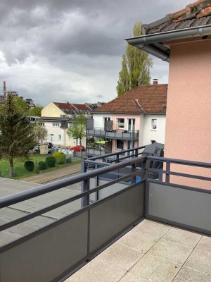 Komm nach Broich:  2 Zimmer mit großer Wohnküche und Sonnenbalkon m ggf. mit Einbauküche kurzfristig