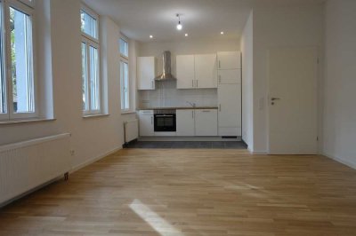 Neuwertige, lichtdurchflutete 2-Raum-Wohnung mit Einbauküche im Jugendstilhaus in Krefeld-Bockum