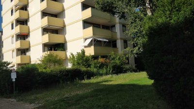 Helle und ruhige 4-Zi-Whg mit 3 Balkonen u. Weitblick, Aufzug,  TG-Platz