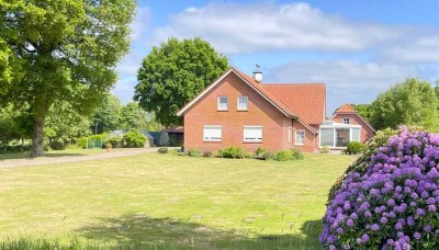 Idyllische fast Alleinlage! Großes Wohnhaus mit Nebengebäude...