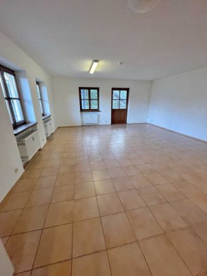 Großzügige 2-Zimmer-Wohnung mit Balkon und Einbauküche