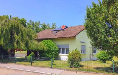 Rain: Gemütliches, kompaktes EFH, ca. 96m² Wfl., 5 Zimmer, 2 Bäder, Keller, ca. 899m² Grund, Garage