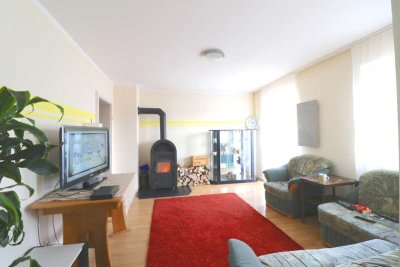 Schöne und gut geschnittene 2 1/2 Zimmer Wohnung in Hausen