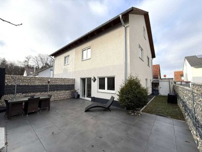 Familien aufgepasst. Doppelhaushälfte mit großer Süd-Terrasse in PF-Mäuerach