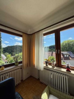 Stuttgart-Kaltental Großzügige 4-Zimmer-Wohnung mit Traumgarten, Balkon