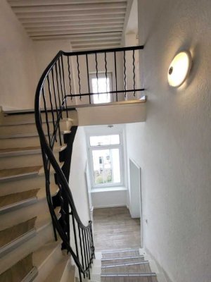 ***  Maisonette - Wohnung 4-Zimmer ***  frisch renoviert + Balkon + Einbauküche als Option