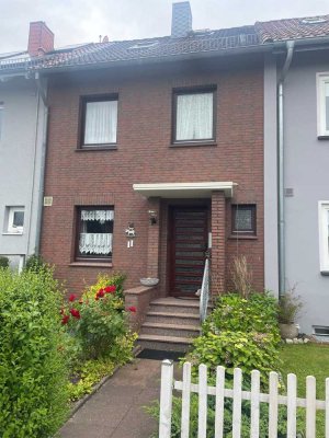 Reihenmittelhaus mit Vollkeller, Garten und Glasterrasse – Wohnen auf drei Ebenen