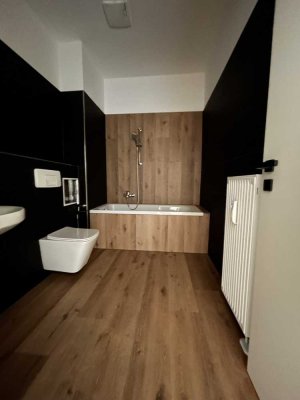 Schöne 2-Raum-Wohnung mit Einbauküche und Balkon