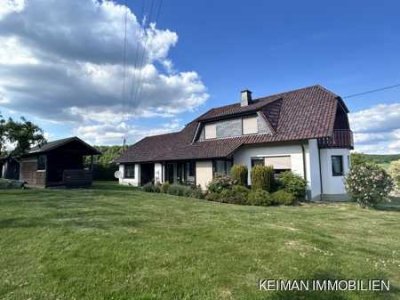 Wie im Urlaub! Gepflegtes und variables 1-2-Familienhaus mit Blick auf Burg Olbrück!
