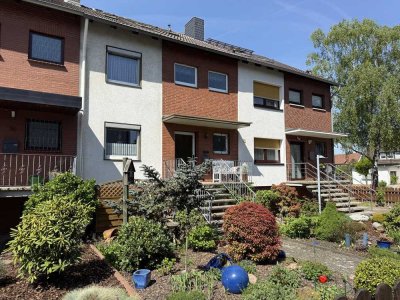 Reihenmittelhaus mit Vollkeller und Garage in zentraler Wohnlage in Lohnde mit tollem Garten