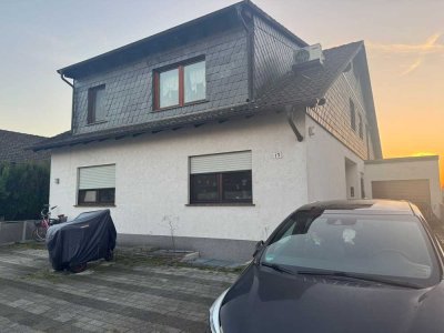 Exklusive, gepflegte 2-Raum-DG-Wohnung mit Einbauküche in Altrip