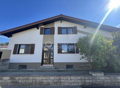 Zweifamilienhaus zwischen Linz und Wels mit Garten und Pool