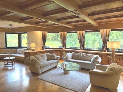 Teilmöblierte 3 Zimmerwohnung mit privatem Wellnessbereich, Kamin und Garten!