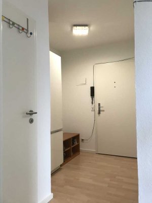 Schöne und gepflegte 3-Zimmer-Wohnung mit EBK in Frankfurt am Main