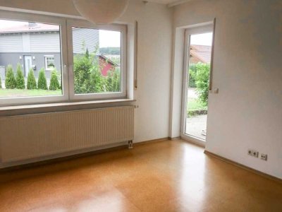 Freundliche 3-Raum-Erdgeschosswohnung mit 2 Terrassen / Einbauküche / Garage in Creglingen