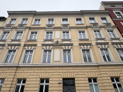 großzügig geschnittene 3-Raumwohnung im Erdgeschoss mit Balkon mit Blick ins Grüne