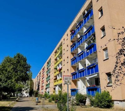 In Herrichtung  Schöne 4-Raum-Wohnung mit Balkon und Badewanne  ab 01.06.2026