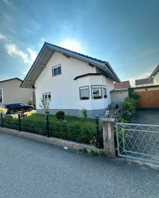 CHARMANTES EINFAMILIENHAUS IN ZENTRALER LAGE