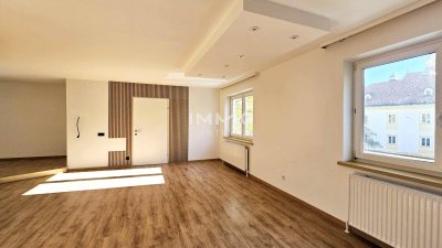 Sonnige, sehr große 4-Zimmer-Wohnung - zwei Bäder, große Küche - im Zentrum von Laxenburg