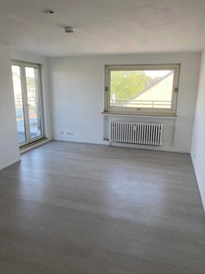 Ratingen Zentrum, schönes helles Apt mit Balkon, frisch renoviert