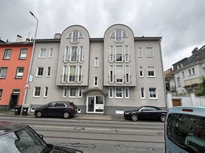 helle Dachgeschosswohnung mit Loggia