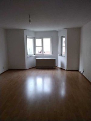 SONNIG UND HELL! ZWEI 1/2 ZIMMER WOHNUNG IN BAD WIMPFEN - ZENTRALE LAGE