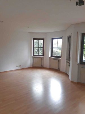 Wohnung in ruhiger Lage mit neuer Küche und eigenem Parkplatz!