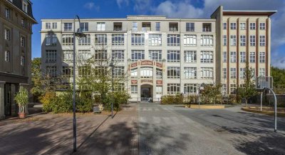 Bezugsfreie Dachgeschosswohnung in der historischen Garbáty Zigarettenfabrik im Herzen von Pankow