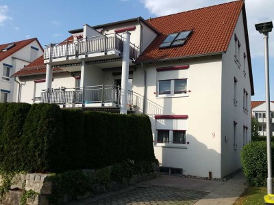 Gepflegte 3-Zimmer-Erdgeschosswohnung mit Terrasse, EBK u. 2 Stellplätzen in Unterensingen